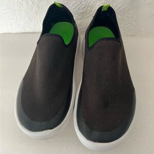 OOFOS OOmg Eezee Low Recovery Slip Ons Sneakers Womens